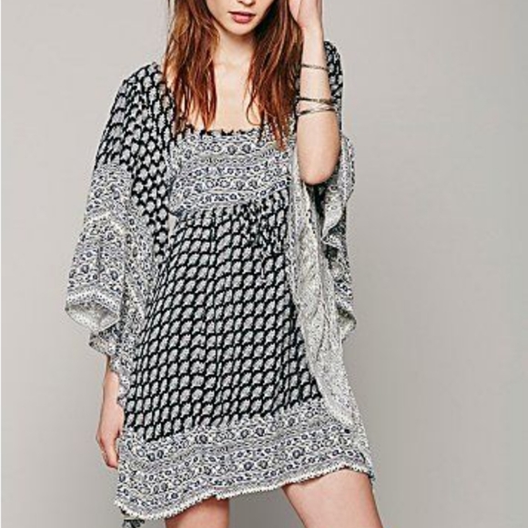 Free People Dresses & Skirts - Free People Black & White Print Butterfly Sleeve Square Neck Dress - Small